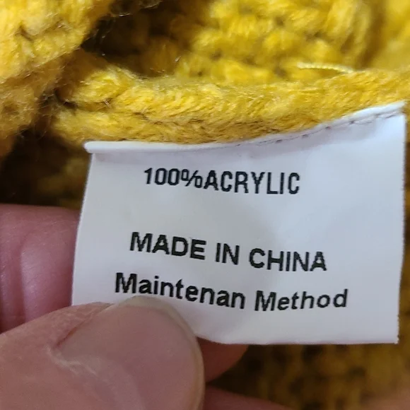 Sweater. - Picture 9 of 10